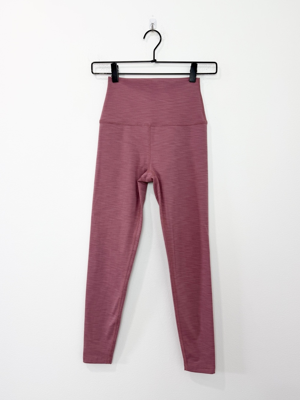 Beyond Yoga Heather Rib High Waist Midi Legging in Wistful Rouge Small